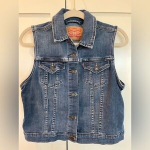Levi's Denim Trucker Vest in Medium Blue Wash | Medium